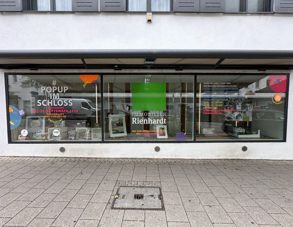 Gestaltetes Schaufenster des Pop-up-Stores im Schloss Ludwigsburg